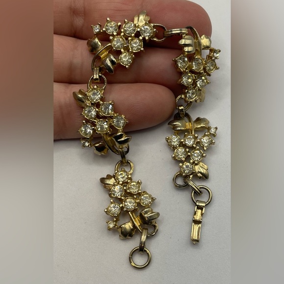 Vintage Gold Tone Linked Bracelet with Faceted Crystal Clusters - Picture 5 of 7